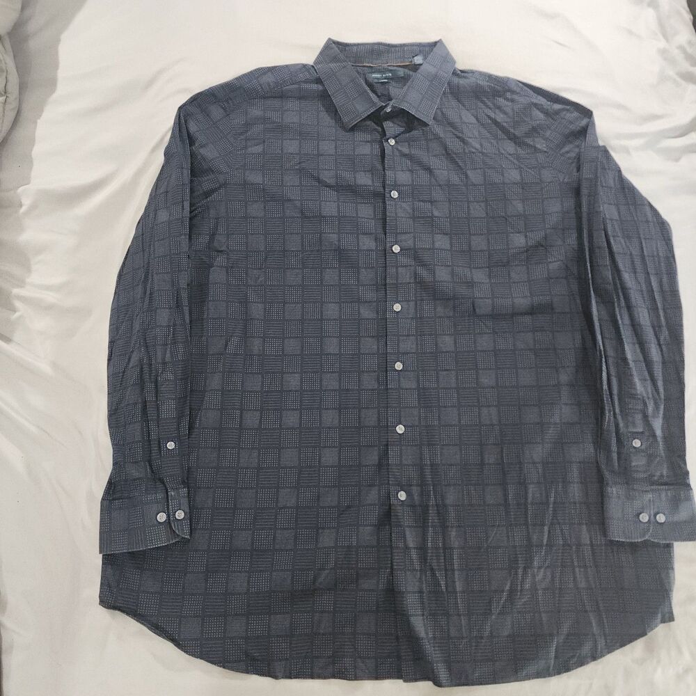 Classic Men's Gray Patterned Button-Down Shirt